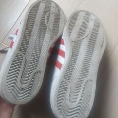 adidasスーパースターの画像