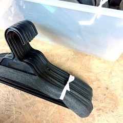 【大量】滑り止めハンガーまとめ売り♡衣替えに ハンガー 洋服 ブラック 黒の画像