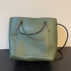 秋冬に！ショルダーバック　カーキの画像