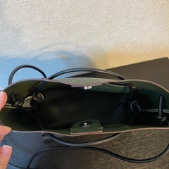 秋冬に！ショルダーバック　カーキの画像