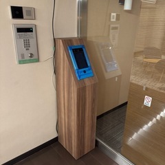 【美品】入退館端末スタンド 木目調 11台セット オフィス・マンション向けの画像