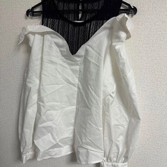 オフショルダー ホワイトシャツ Mサイズの画像