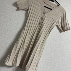 ベージュ リブ編み 半袖ニットワンピースの画像