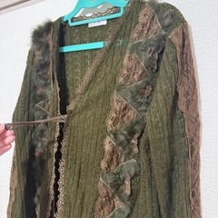 【未使用】レース ファー　カーディガン付きトップス 2点セット グリーン 長袖 ニットの画像