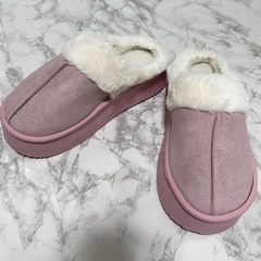 🤍くすみピンクふわふわムートンブーツの画像