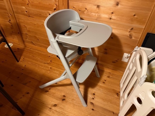 決定】NOVUS ノウス ベビーハイチェア グレー