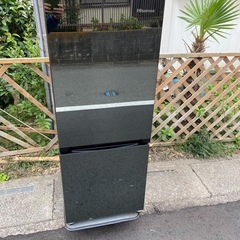 【23区近隣配送設置無料 】 H377 Hisense 2021年製 154L 冷蔵庫 ミラーガラスドア  の画像