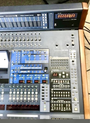 Yamaha DM2000デジタルミキサー