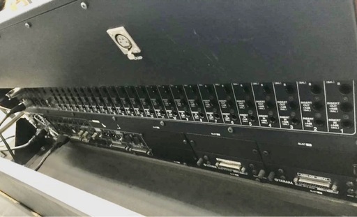 Yamaha DM2000デジタルミキサー