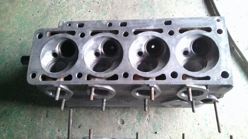 BMW-2002.ターボーエンジン用純正シリンダーヘツト販売