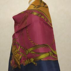 スカーフ　鞍の画像