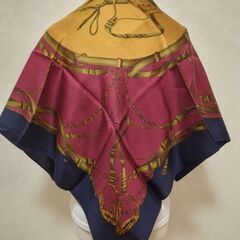 スカーフ　鞍の画像