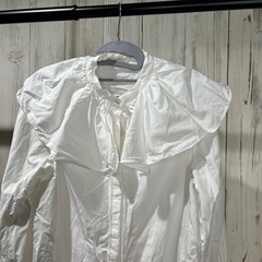 （決定♡）フリル付き白ブラウス　フリーサイズ　定価1万弱の画像