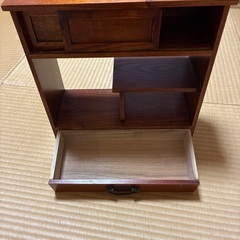 木の置物棚の画像