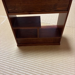 木の置物棚の画像