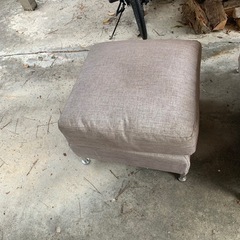 三人掛けソファー&オットマンの画像