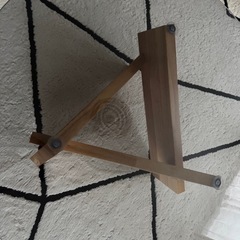 ガラス丸テーブルの画像