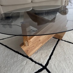 ガラス丸テーブルの画像