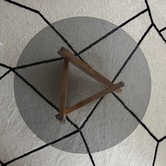 ガラス丸テーブルの画像