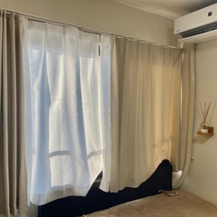 (受け渡し者決まりました)ニトリ 窓用 短め カーテン レース付 遮光1級・防炎カーテン(パレット2 ウォームグレー 100X135X2)の画像