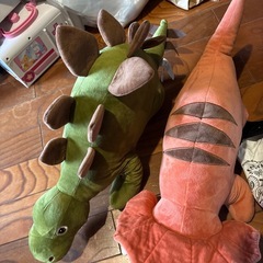 恐竜ぬいぐるみ2体　バラ売り可能の画像