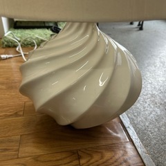 おしゃれなテーブルライトの画像