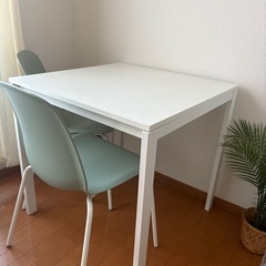 IKEA テーブル　イスx2セットの画像