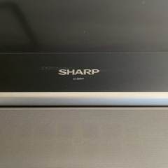 【無料】SHARP AQUOS 32型テレビ 2台まとめて／通電確認済み・壁掛け＆スタンド付きの画像