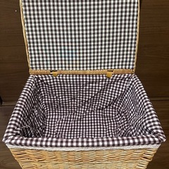 大きなラタンバスケットの画像