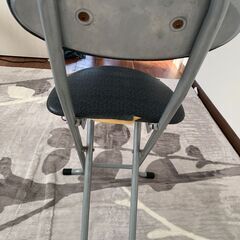 【無料】シンプルな椅子を差し上げますの画像