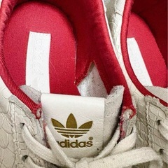 オリジナルアディダス　スニーカーの画像