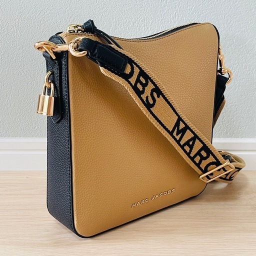 マークジェイコブス MARC JACOBS クロスボディ レザー バッグ 美品