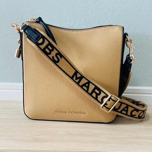 マークジェイコブス MARC JACOBS クロスボディ レザー バッグ 美品