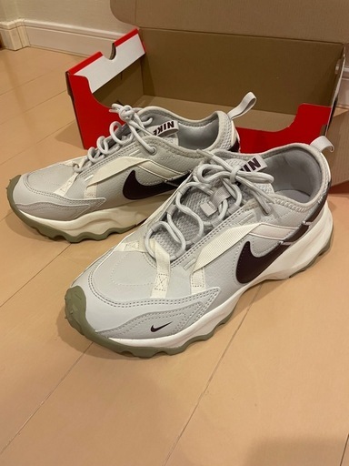【美品】NIKE TC7900 ウィメンズ スニーカー 24.5cm 25㎝