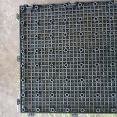 【取引相談中】DAISO ジョイント式 人工芝マット 13枚の画像