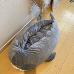 【タグ付き】BIGシャーク　ペットベッドの画像
