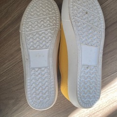 23.5
黄色　スニーカーGU　の画像