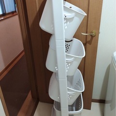 ランドリーバスケット　白の画像