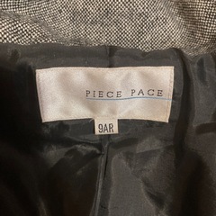 黒目のコートの画像