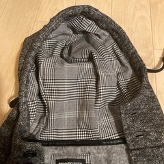 黒目のコートの画像