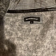 黒目のコートの画像