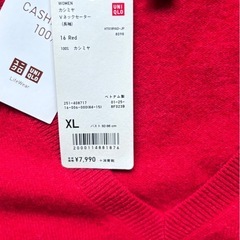 【新品】ユニクロ カシミヤ100% セーター Vネック XL 赤の画像