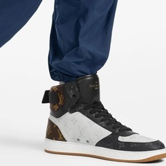 LOUIS VUITTON スニーカーの画像