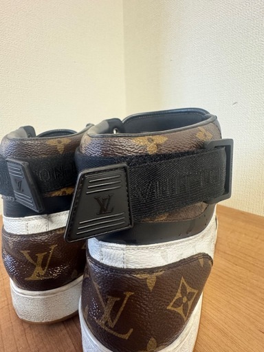 LOUIS VUITTON スニーカー