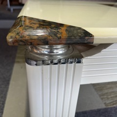 天然大理石のリビングテーブルの画像