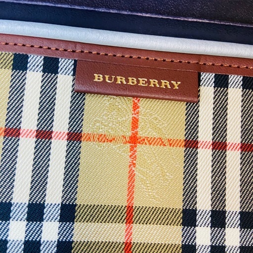 新品✨箱付き✨BURBERRY✨バーバリー✨パスポートケース✨ノバチェック✨限定