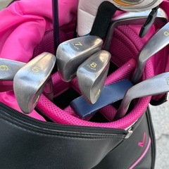 無料で🉐ゴルフバッグSET◇キャディバッグ◇アイアン ドライバー パター◇まとめて差し上げますの画像