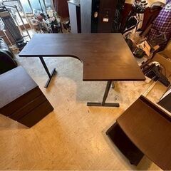 L字型デスクの画像