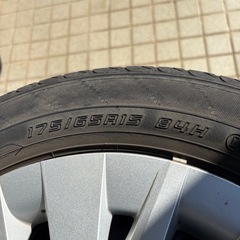 タイヤとホイール付きの画像