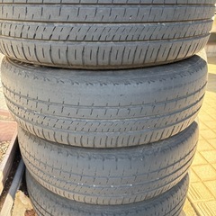 タイヤとホイール付きの画像